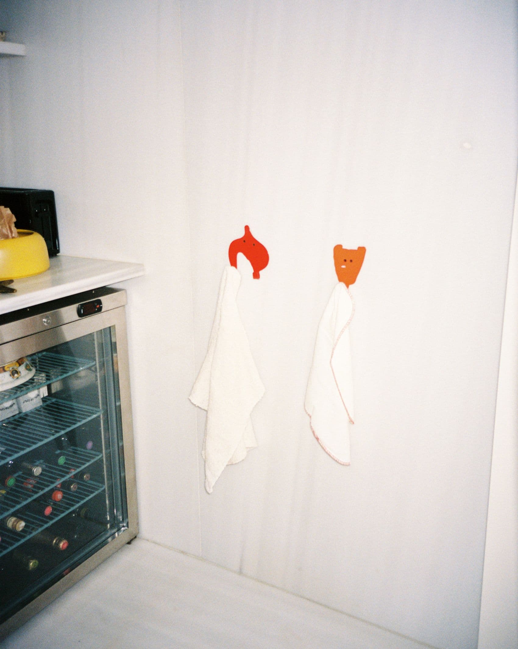 Bd Apartamento Accessories Mutant Hooks Serbanionescu Nacho Alegre1